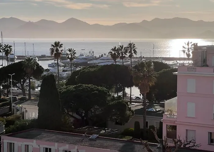 Amazing Sea View, Parking, Easy Access Cannes