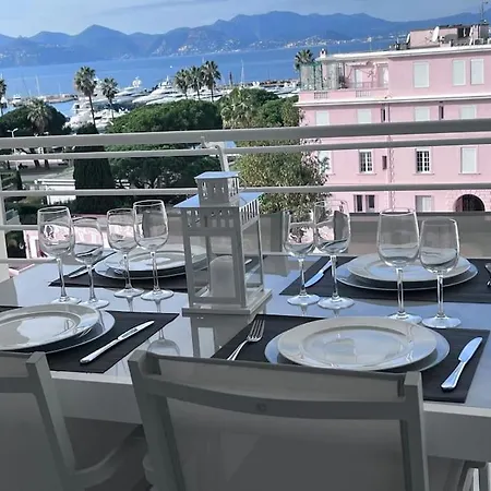 Amazing Sea View, Parking, Easy Access Apartment